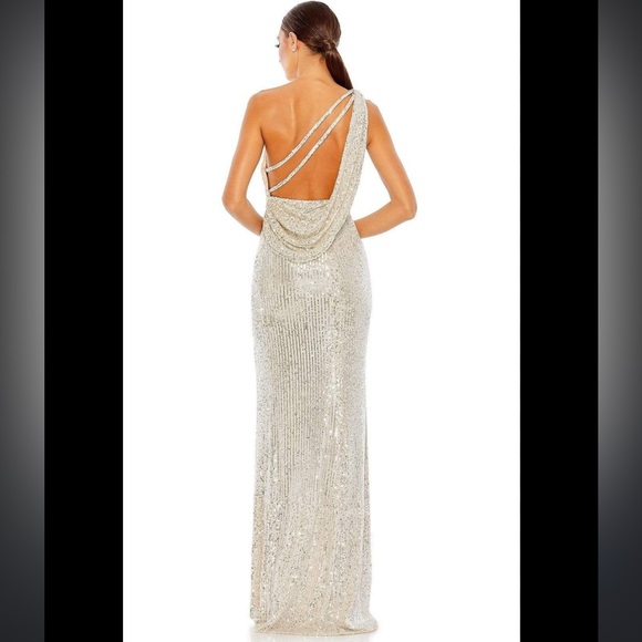 Ieena-Mac Duggal Draped Sheeth Gown - Picture 3 of 8